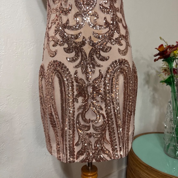 Hot Miami Styles Mini Gold Sequined Above Knee Bodycon Zipped up Halter Dress M - Picture 3 of 16